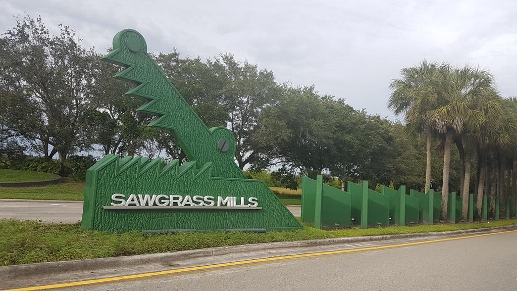 Sawgrass Hotel Sunrise Exterior photo